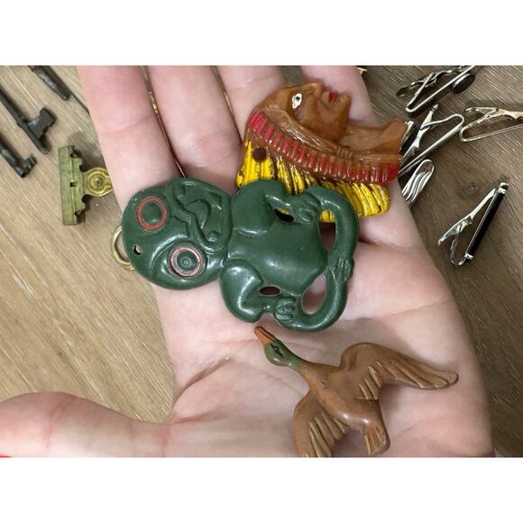 Vintage Estate Junk Drawer Lot Grandpa Core Antiques Keys Razors Pins Odd Ends - Picture 15 of 16